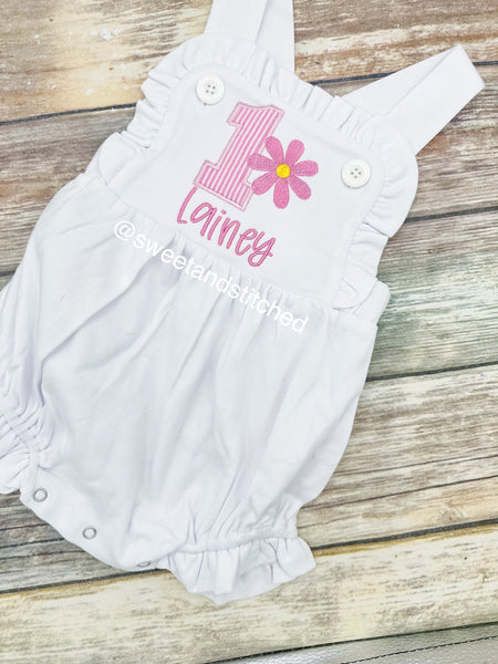 Monogrammed baby girl cake smash outfit with 1 and daisy, girls floral birthday bubble outfit, daisy 1st birthday outfit in white
